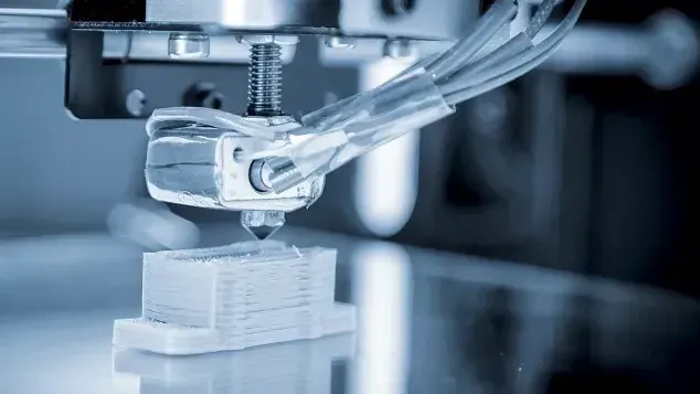 Unter der Marke Riedel Kooling bündelt das Unternehmen seine Kühllösungen für unterschiedlichste Anwendungen im professionellen Umfeld, von der Lasermaschine über den Magnetresonanz-Tomographen bis zum 3D-Drucker.